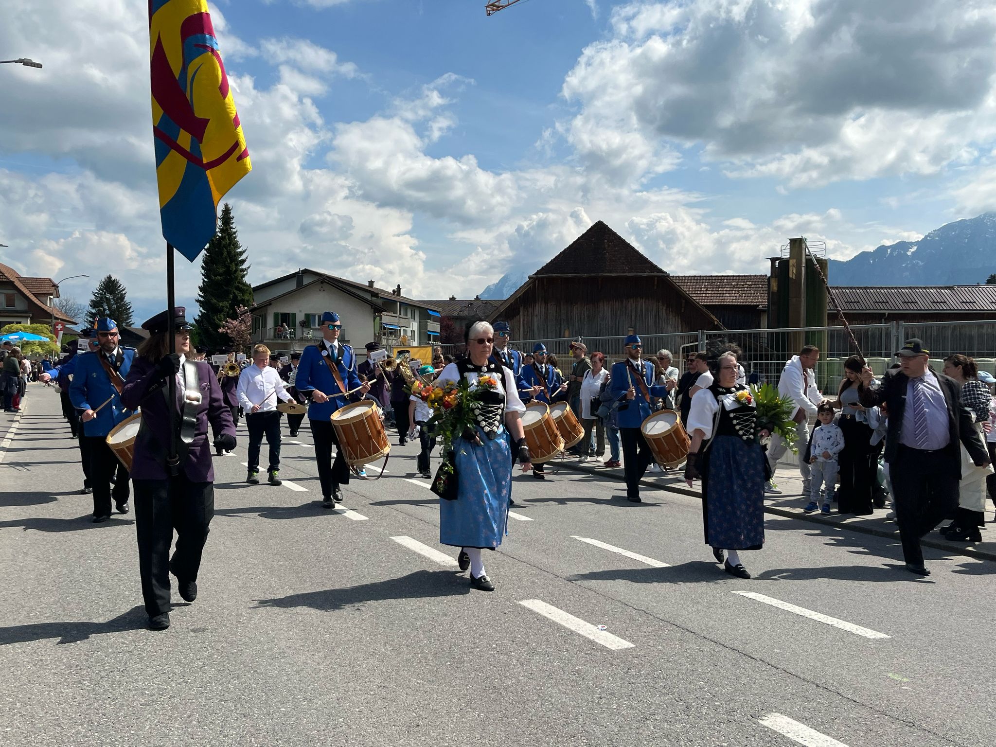 MGU auf Marschmusik
