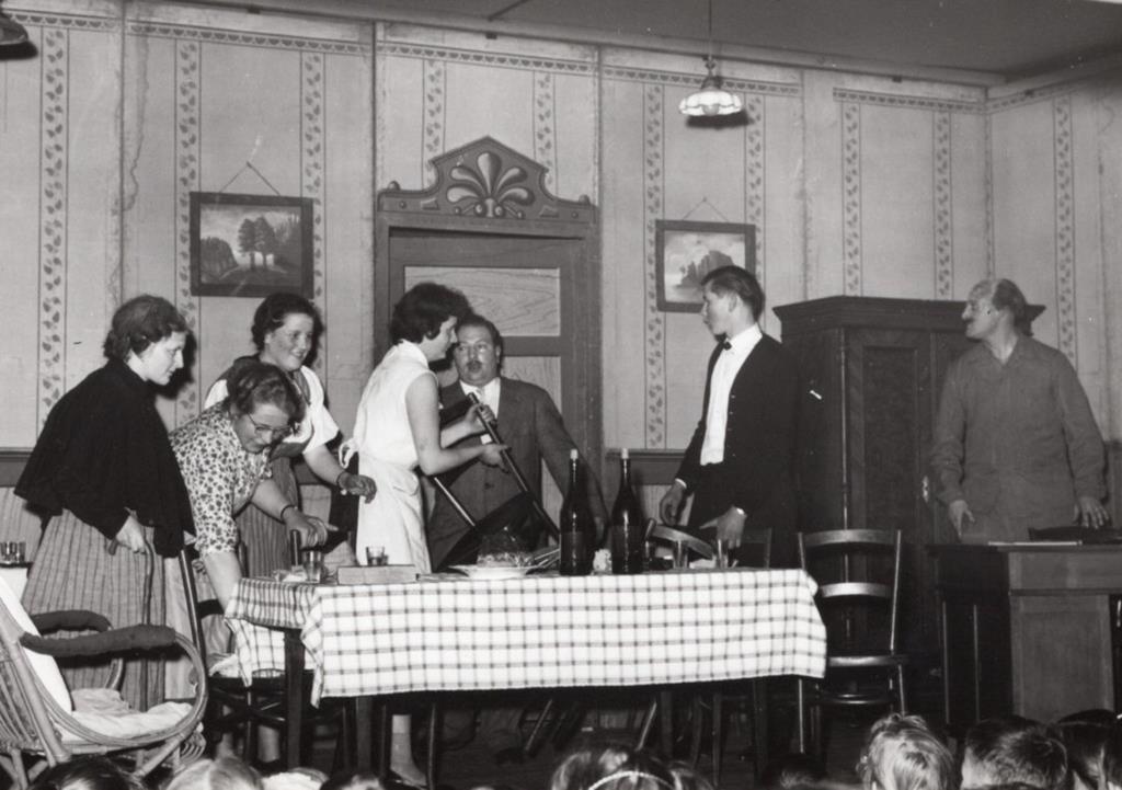 Theaterszene aus "Gottes Mühle"