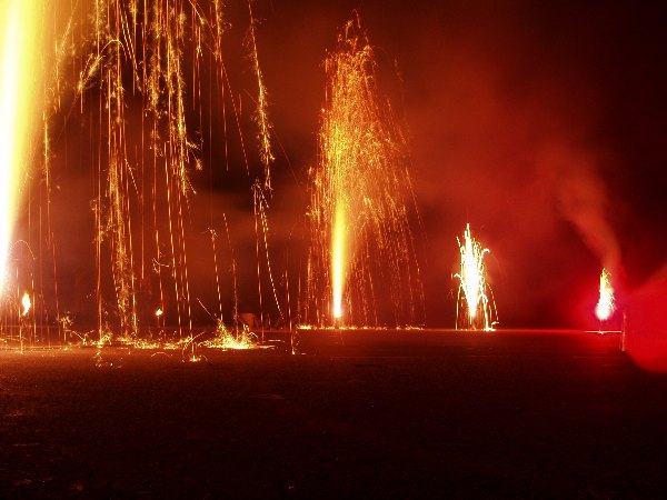 Vulkanfeuerwerk auf dem Schulhausplatz.