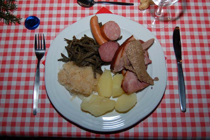Ein Teller mit feiner Berner Platte.