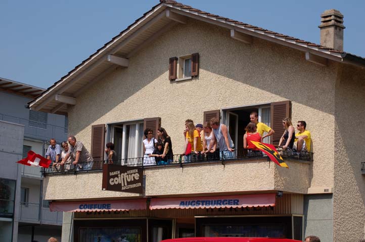 Zuschauer auf einem Balkon beim Coiffure