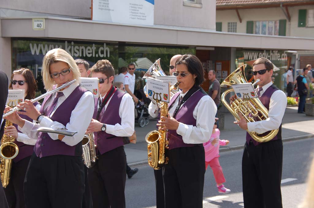 Querflöte, Saxophon und Tenorhorn beim Ständchen vor der Metzgerei Wölfli.