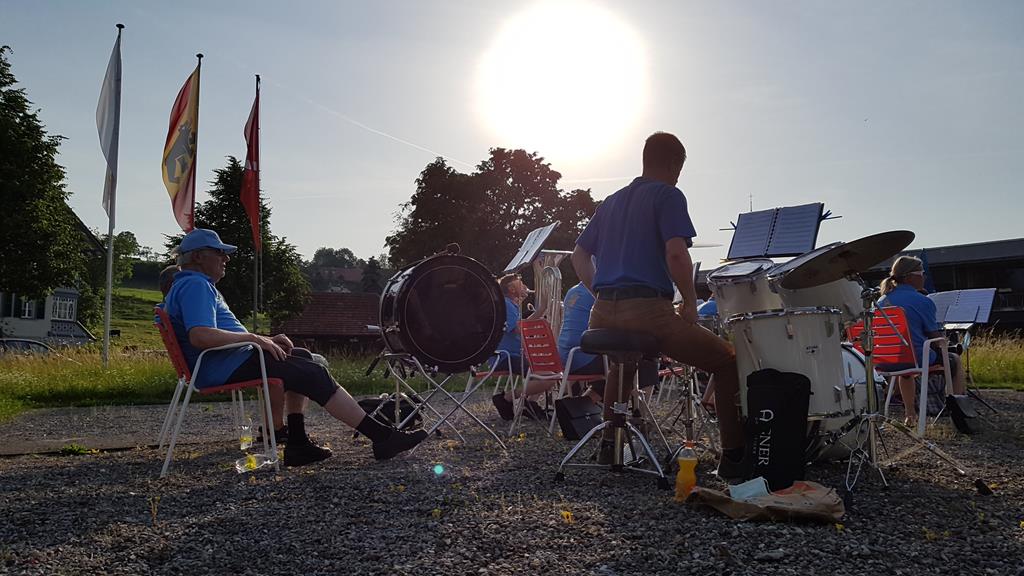 Die MGU im Gegenlicht der Abendsonne.