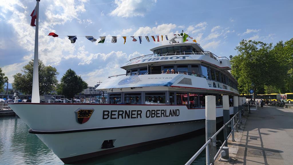Das Motorschiff Berner Oberland an der Schiffländte.